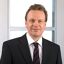 Das Foto ist eine Portraitaufnahme von Kaj Mähner, einer der Geschäftsführer von awisto.